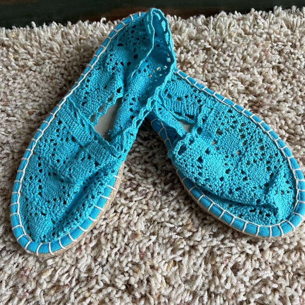 NWT I Love YoKids Girls Turquoise Espadrille flats.  Size 3